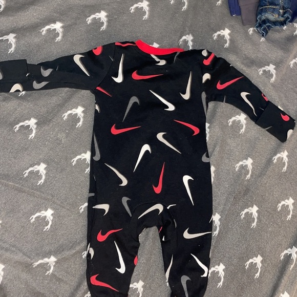 Newborn Nike Sleeper - Picture 2 of 3